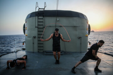 زندگی در ناو تمام ایرانی دنا