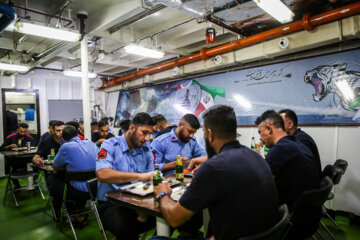 زندگی در ناو تمام ایرانی دنا