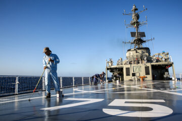 زندگی در ناو تمام ایرانی دنا