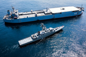 ناو تمام ایرانی دنا در کنار ناوبندر مکران