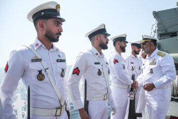 El comandante de las Fuerzas Navales del Ejército de Irán da la bienvenida a los marineros iraníes
