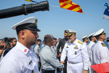 El comandante de las Fuerzas Navales del Ejército de Irán da la bienvenida a los marineros iraníes
