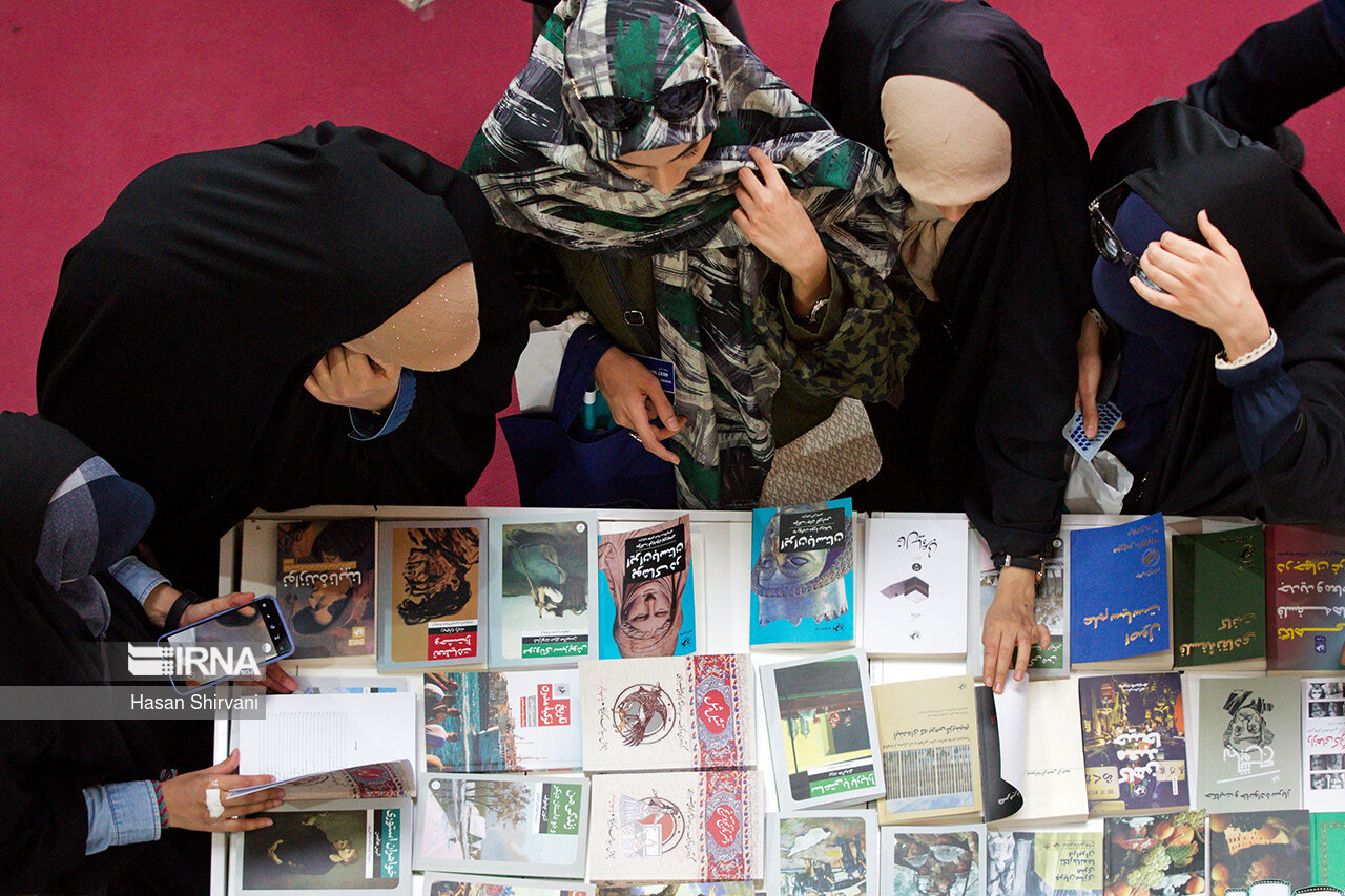 نمایشگاه بزرگ کتاب در خرم‌آباد دایر شد