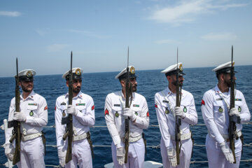 El comandante de las Fuerzas Navales del Ejército de Irán da la bienvenida a los marineros iraníes
