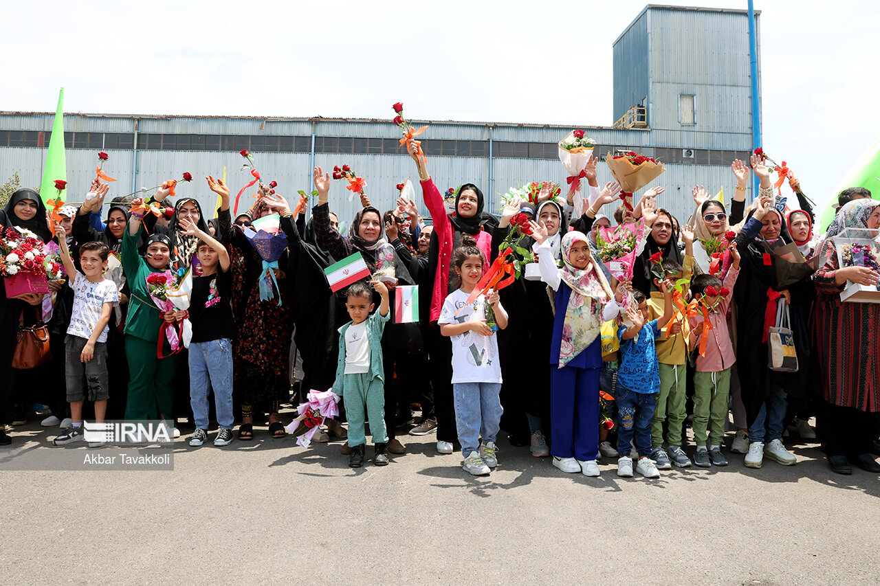 خانواده و گفتمان آن باید محور همه برنامههای فرهنگی ادارات و نهادها قرار گیرد خانواده و گفتمان آن باید محور همه برنامههای فرهنگی ادارات و نهادها قرار گیرد