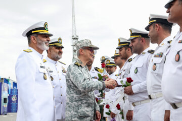 La ceremonia oficial de bienvenida a la 86.ª flotilla de la Armada iraní