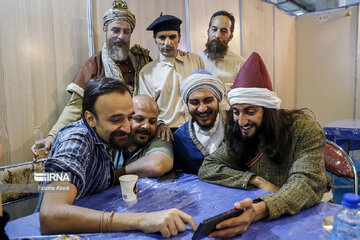 حافظ، سعدی و دوستان در نمایشگاه کتاب