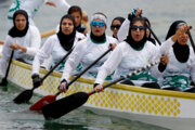 Course de bateaux-dragons des femmes iraniennes