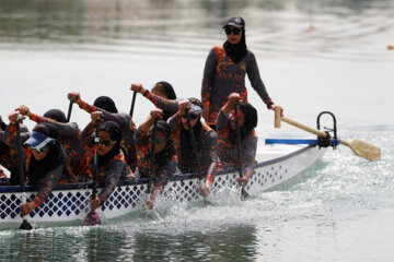 Course de bateaux-dragons des femmes iraniennes 