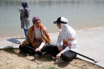 Course de bateaux-dragons des femmes iraniennes 