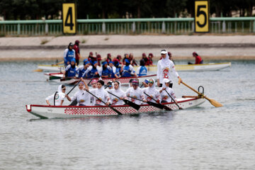 Course de bateaux-dragons des femmes iraniennes 