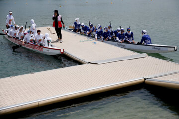 Course de bateaux-dragons des femmes iraniennes 