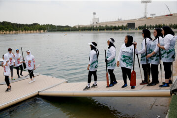 Course de bateaux-dragons des femmes iraniennes 