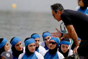 Course de bateaux-dragons des femmes iraniennes 