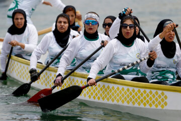 Course de bateaux-dragons des femmes iraniennes 