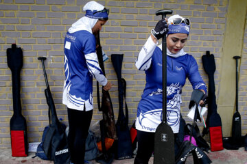 Course de bateaux-dragons des femmes iraniennes 