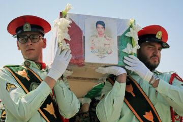 پیکر شهید مرزبان سراوان در چناران به خاک سپرده شد+فیلم