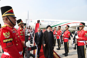 Les images de la première journée de la visite d’Etat du président iranien en Indonésie 