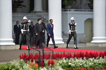 Les images de la première journée de la visite d’Etat du président iranien en Indonésie 