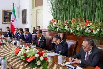 El primer día de la visita de Raisi a Indonesia
