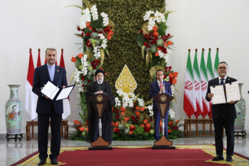 Les images de la première journée de la visite d’Etat du président iranien en Indonésie 