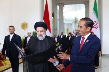 Les images de la première journée de la visite d’Etat du président iranien en Indonésie 