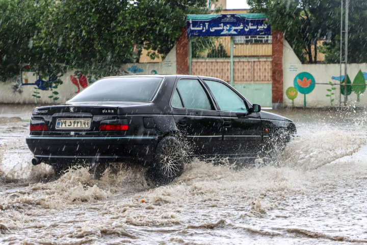 معاون شهردار تهران: مشکل آبگرفتگی در میدان آزادی رفع شد/ آماده‌باش هستیم