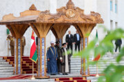 El presidente de Irán recibe oficialmente al sultán de Omán 
