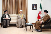 Der Sultan von Oman trifft sich mit Ayatollah Khamenei