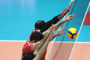 Le dernier entraînement de l'équipe nationale de volley-ball iranienne avant de participer à la Ligue des Nations 2023 s'est déroulé lundi soir (29 mai 2023) sous la supervision du sélectionneur et l'entraîneur-chef de l'équipe, Behrouz Ataaï, dans la salle de la fédération de volley-ball. (Photo : Payaam Thani)