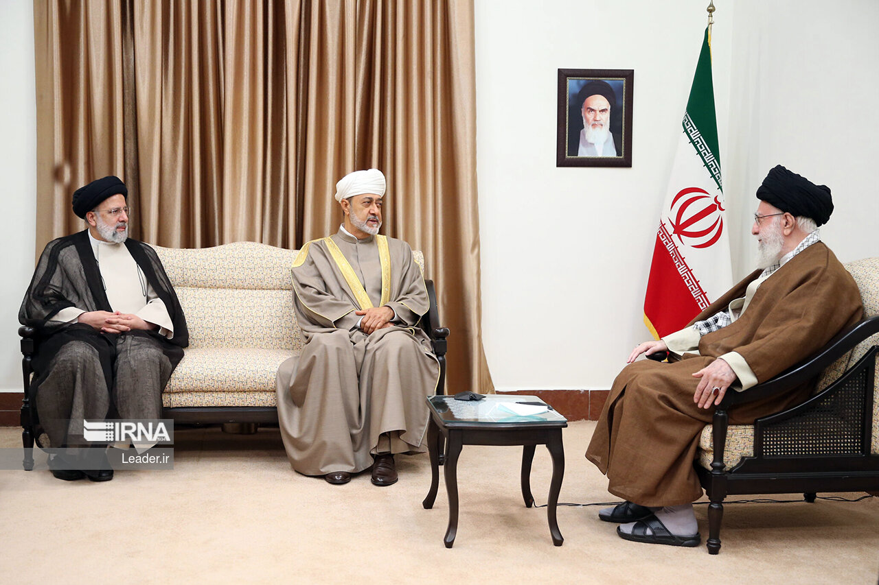 Der Sultan von Oman trifft sich mit Ayatollah Khamenei