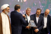منح وسام التميز العلمي لـ12شخصية اكاديمية بارزة في ايران