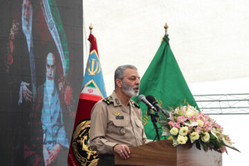 مراسم بهره برداری از طرح ۸۸۸ واحدی منازل سازمانی ارتش در مشهد