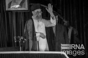 La presencia del líder de Irán en el 33 aniversario del fallecimiento del Imam Jomeini (P)
