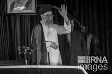 حضور رهبر انقلاب در مراسم پنجمین سالگرد رحلت امام خمینی (ره)- سال ۱۳۷۳