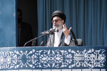 سخنرانی رهبر انقلاب در مراسم هشتمین سالگرد رحلت امام خمینی (ره) سال ۱۳۷۶