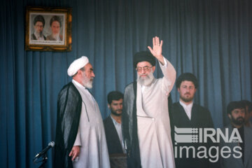 حضور رهبر انقلاب در مراسم نهمین سالگرد رحلت امام خمینی (ره)- سال ۱۳۷۷