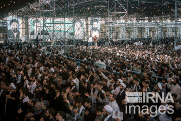 سخنرانی رهبر انقلاب در مراسم یازهمین سالگرد رحلت امام خمینی (ره) سال ۱۳۷۸