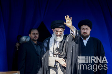 حضور رهبر انقلاب در مراسم بیستمین سالگرد رحلت امام خمینی (ره) - سال ۱۳۸۸
