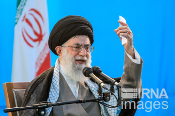 سخنرانی رهبر انقلاب در مراسم بیست و دومین سالگرد رحلت امام خمینی (ره) - سال ۱۳۹۰