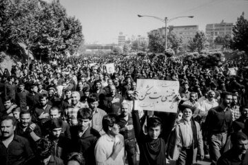 Triste disparition de l'Imam Khomeiny : des images inédites de la plus grande cérémonie funéraire du monde- juin 1989-Téhéran (Archives de l’IRNA)
