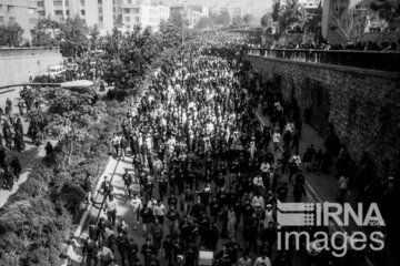 تTriste disparition de l'Imam Khomeiny : des images inédites de la plus grande cérémonie funéraire du monde- juin 1989-Téhéran (Archives de l’IRNA)