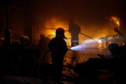 فوت ۴ نفر در پی آتش‌سوزی یک کارگاه مبل در تهران +فیلم