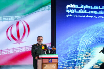 مراسم رونمایی از موشک هایپر سونیک فتاح باحضور امیرعلی حاجی زاده فرمانده نیروی هوافضای سپاه پاسداران انقلاب اسلامی جدیدترین دستاورد راهبردی نیروی هوافضای سپاه موشک فتاح
