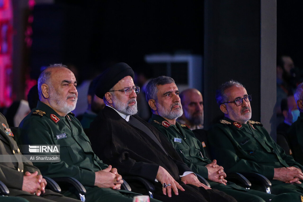 موشک هایپرسونیک «فتاح» رونمایی شد موشک هایپرسونیک «فتاح» رونمایی شد