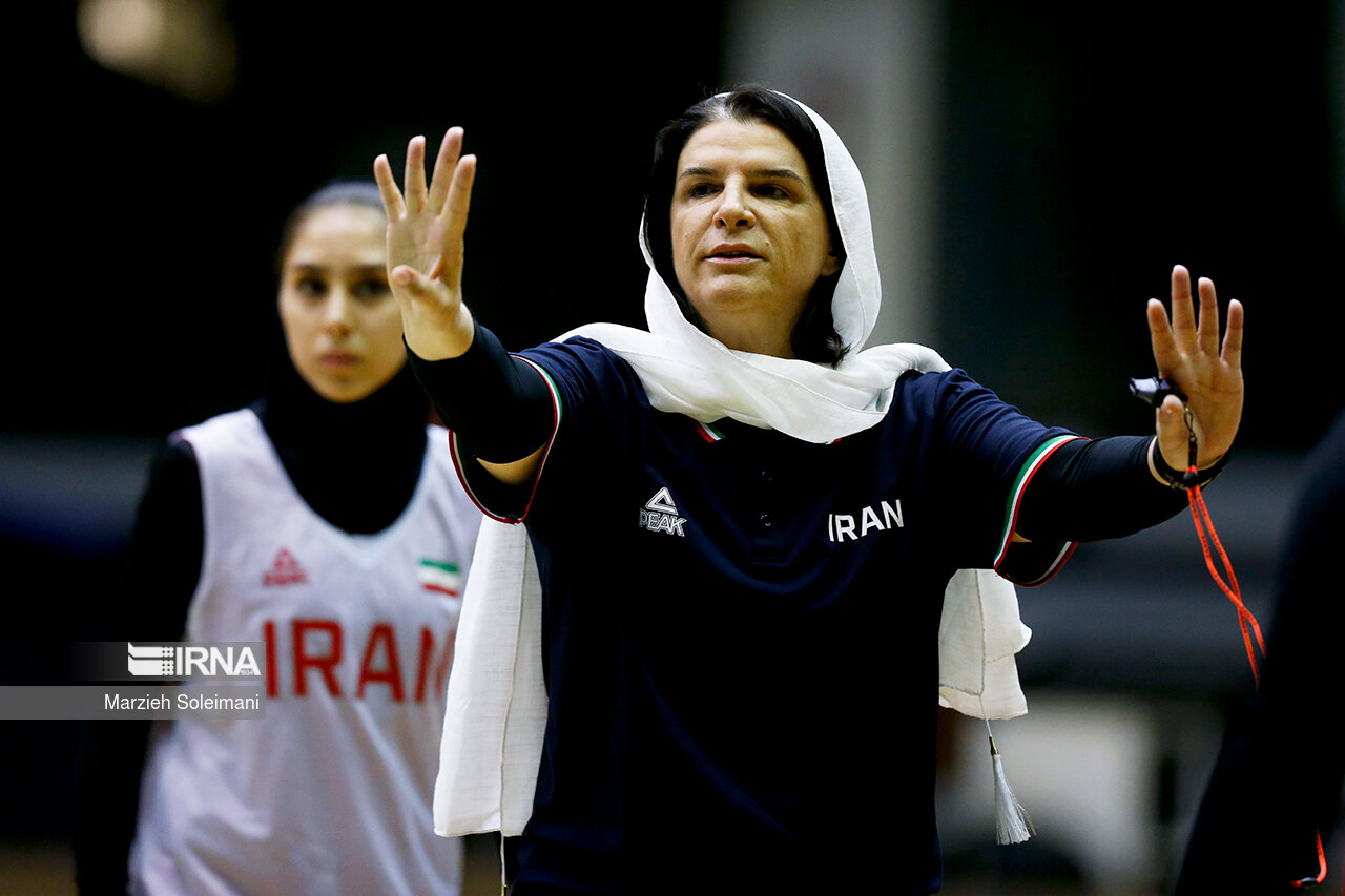ادامه همکاری با سرمربی یونانی بسکتبال زنان در هاله‌ای از ابهام