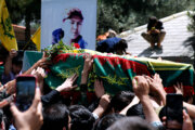 مدافع حرم کے شہید محمد جعفری کی نماز جنازہ کے مناظر