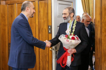 Rencontre entre Amirabdollahian et Assadollah Assadi, le diplomate iranien après une longue captivité en Belgique 