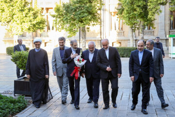 دیدار وزیر امور خارجه با دیپلمات تازه آزاد شده ایرانی