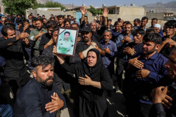 L'inhumation du corps du martyr Major "Mohammad Qanbari" dans le village de Chelsorkh (Photo : Ali Moarref)
